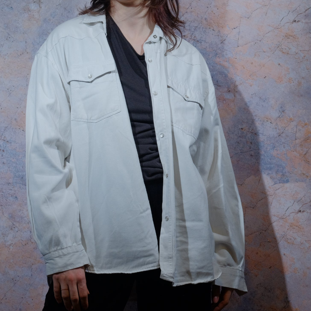 levis white shirt