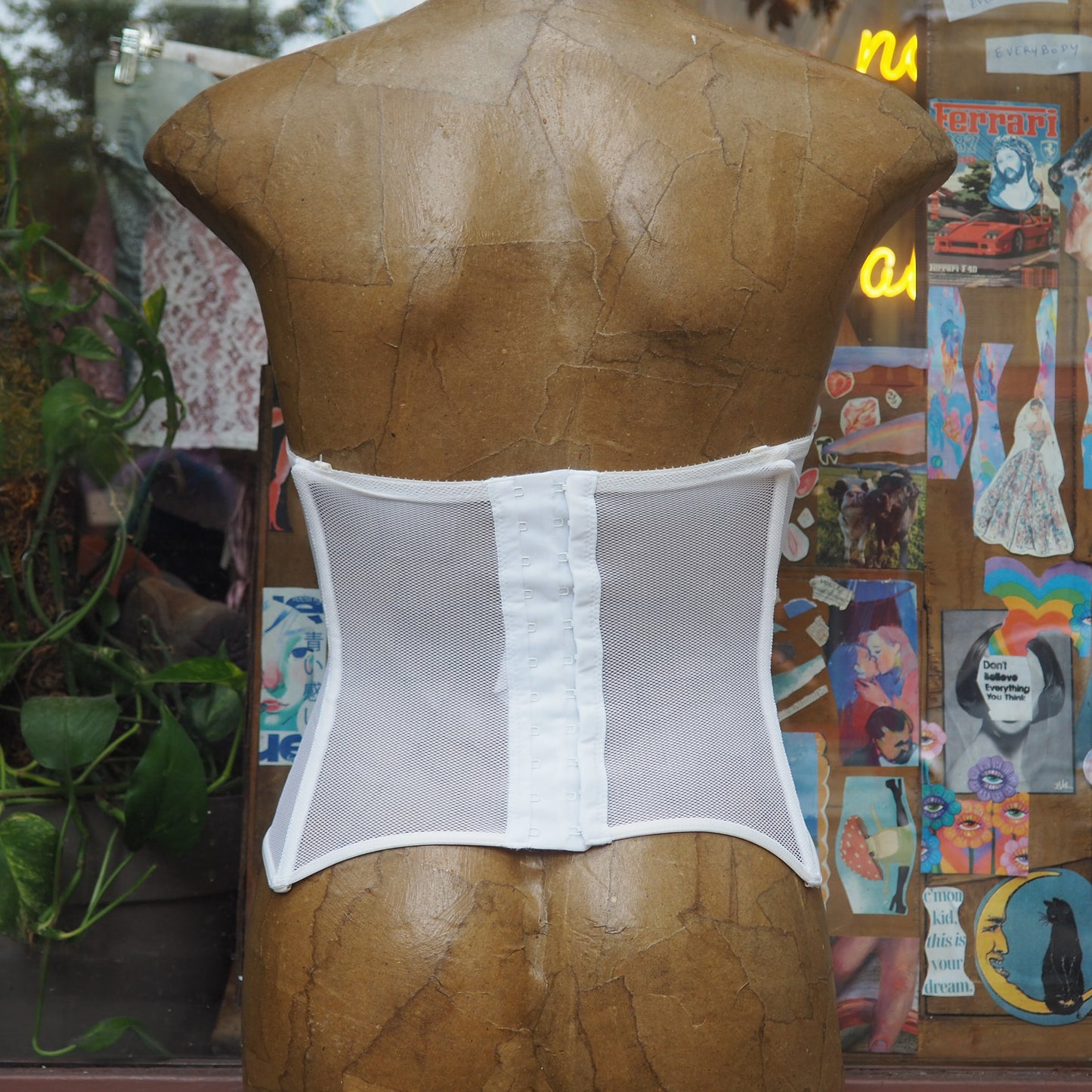 white pallet bouquet