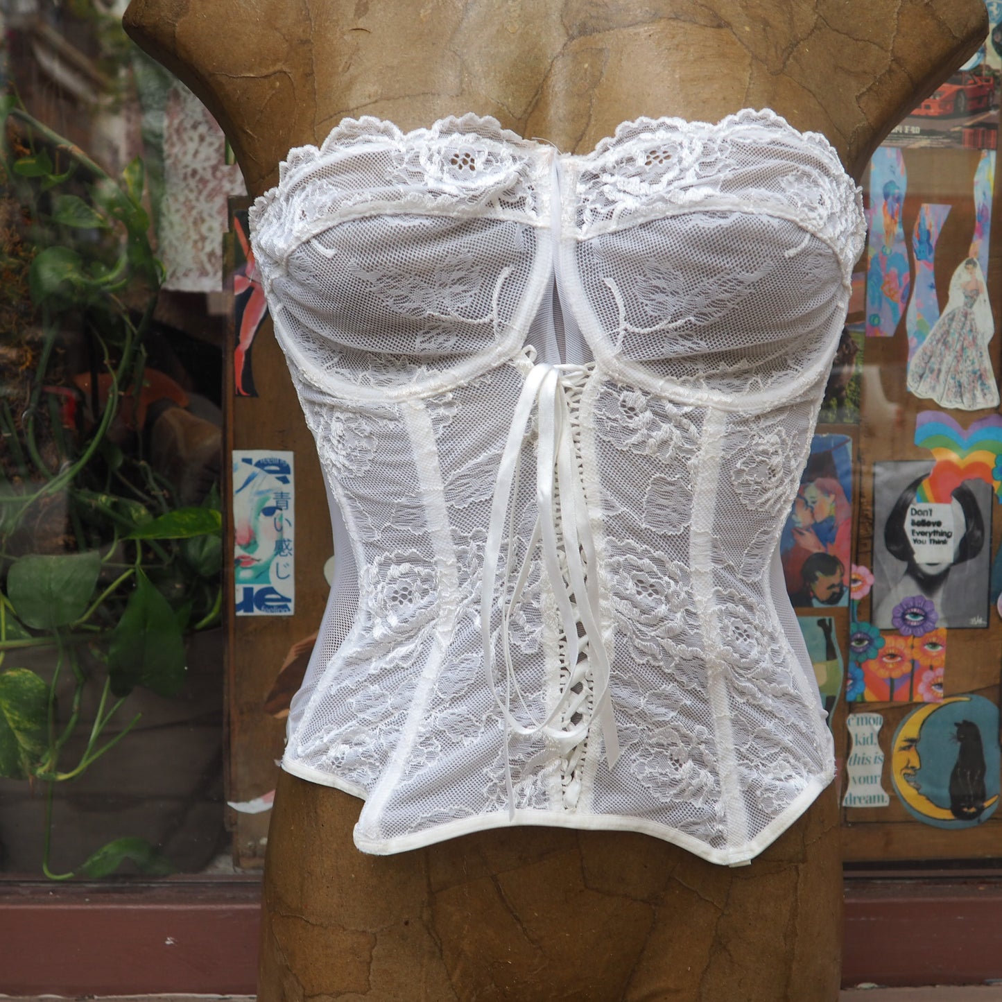 white pallet bouquet