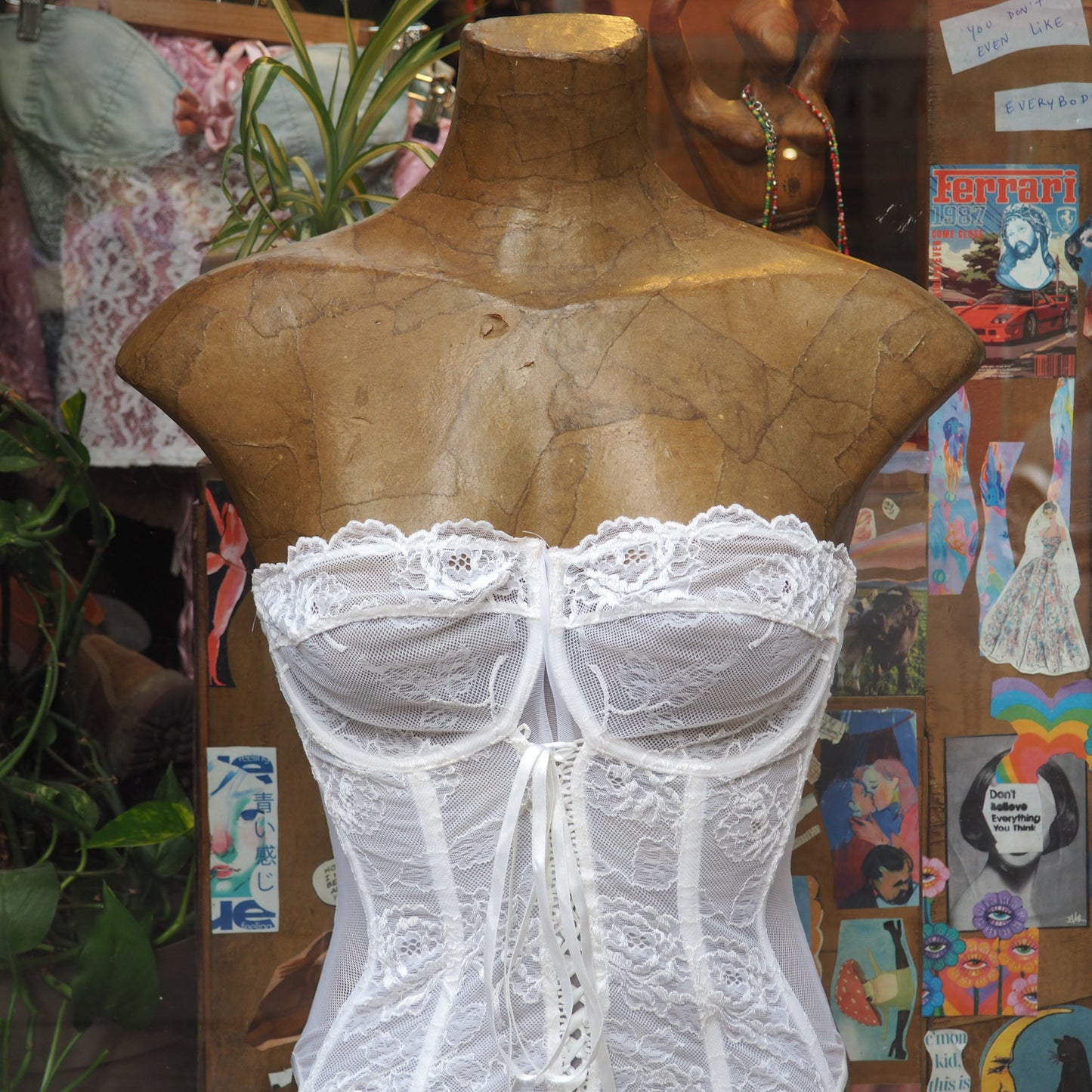 white pallet bouquet