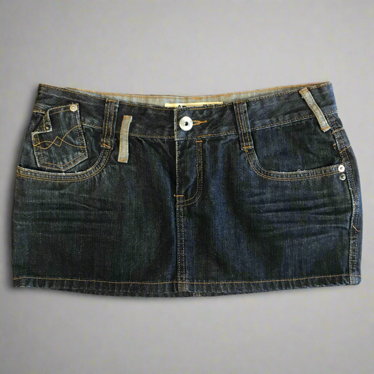 this and no man hitting on me denim skirt