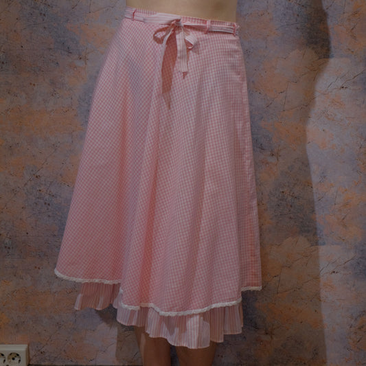see how cute i look pink skirt