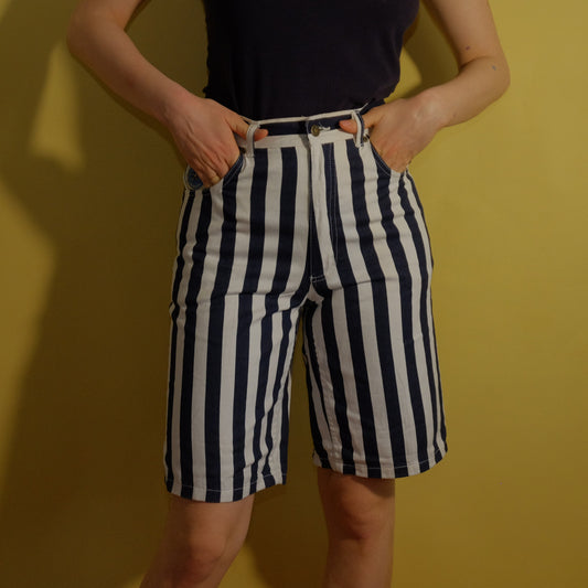 h aliki sto naytiko pt 1 stripped shorts