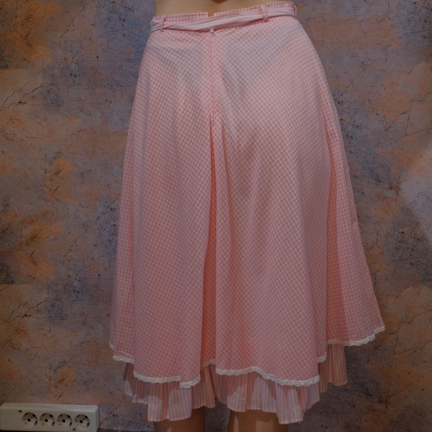 see how cute i look pink skirt